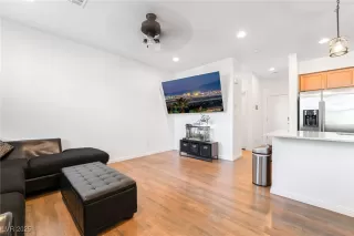 Photo #5: 2719008 Listing