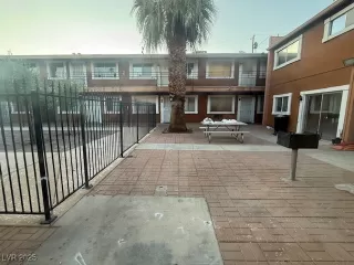 Photo #4: 2719009 Listing 