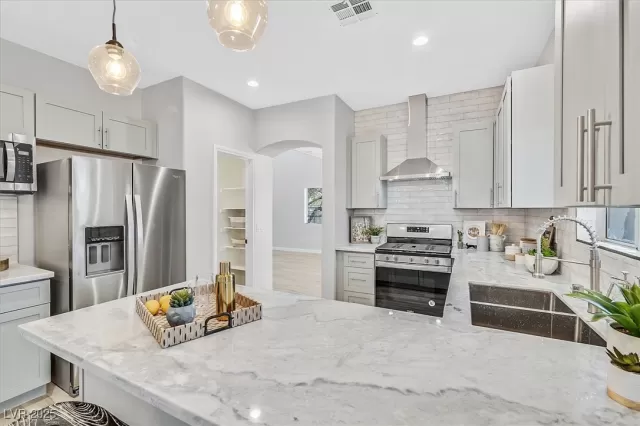 MLS: 2719019 Condo For Sale