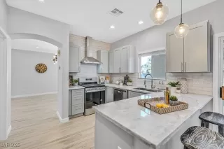 Photo #4: 2719019 Listing 