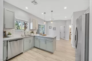 Photo #5: 2719019 Listing 