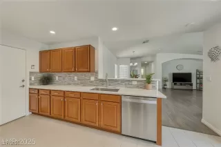 Photo #1: 2719056 Listing