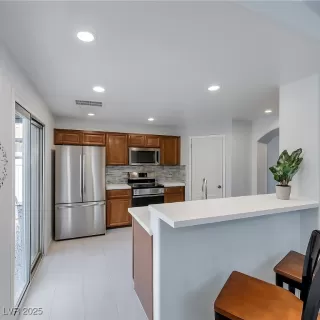 Photo #3: 2719056 Listing