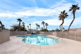 Photo #5: 2719056 Listing