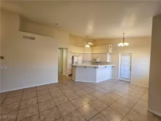 Photo #4: 2719065 Listing