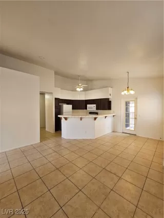 Photo #5: 2719069 Listing