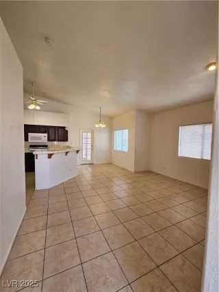 Photo #6: 2719069 Listing