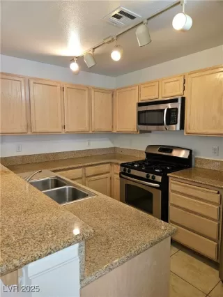 Photo #4: 2719074 Listing