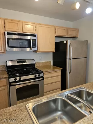 Photo #5: 2719074 Listing