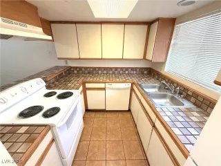 Photo #3: 2719082 Listing 