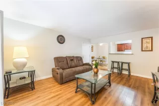 Photo #5: 2719103 Listing 