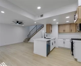 Photo #4: 2719130 Listing