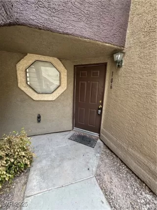 Photo #2: 2719140 Listing