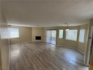 Photo #3: 2719140 Listing