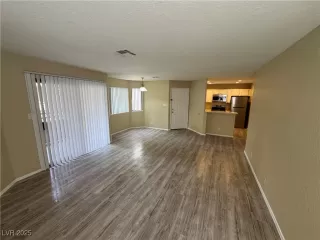 Photo #5: 2719140 Listing