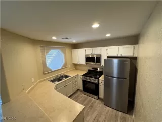 Photo #6: 2719140 Listing