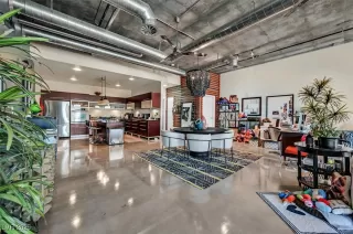 Photo #4: 2719146 Listing