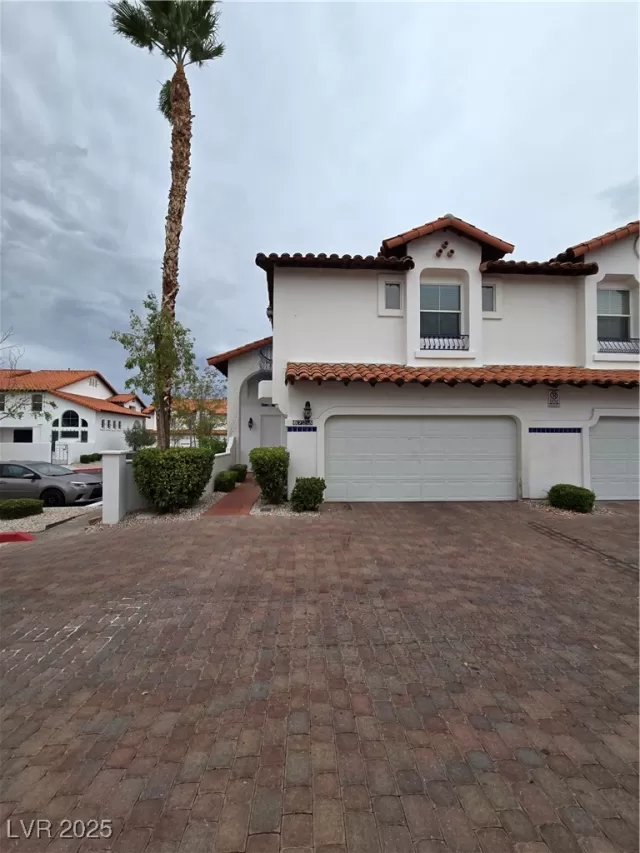 MLS: 2719165 Condo For Sale