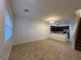 Photo #3: 2719180 Listing 