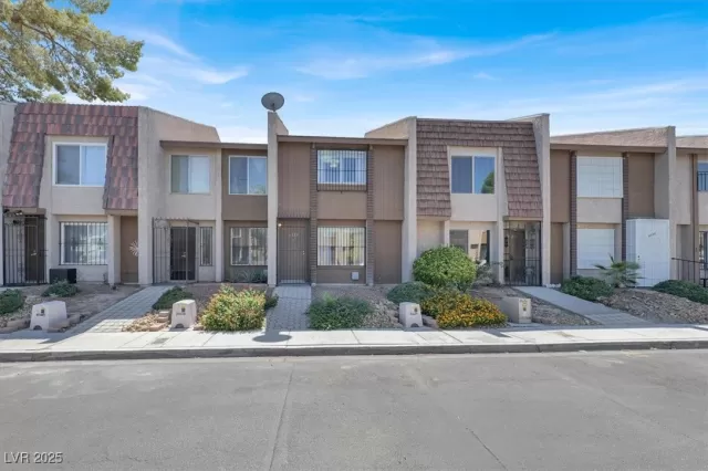 MLS: 2719280 Condo For Sale