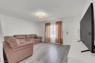 Photo #4: 2719280 Listing