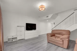 Photo #5: 2719280 Listing