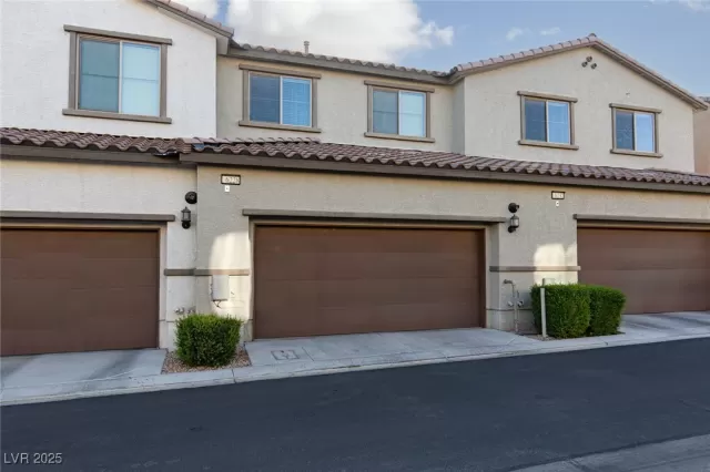 MLS: 2719337 Condo For Sale