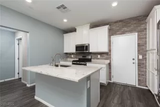 Photo #6: 2719337 Listing