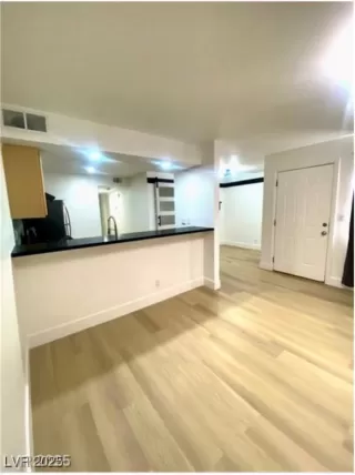 Photo #3: 2719361 Listing