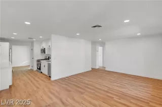 Photo #3: 2719427 Listing 