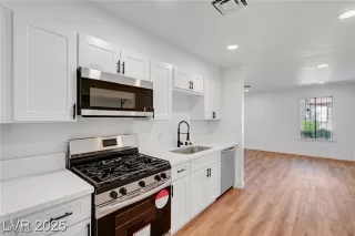 Photo #5: 2719427 Listing 