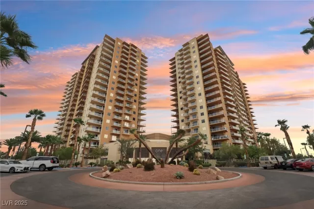 MLS: 2719443 Condo For Sale