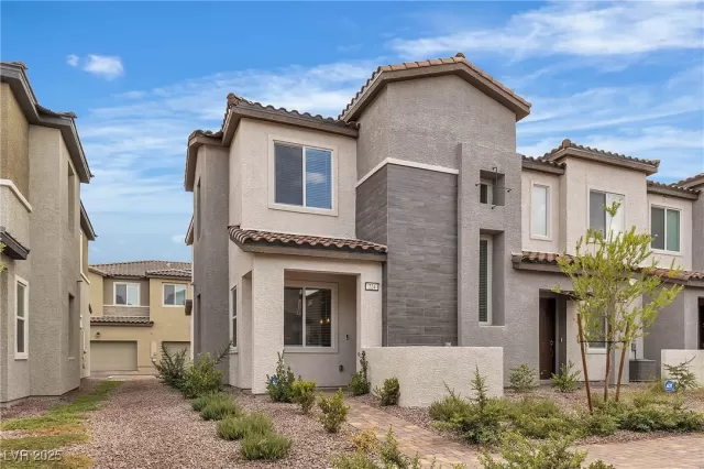MLS: 2719504 Condo For Sale