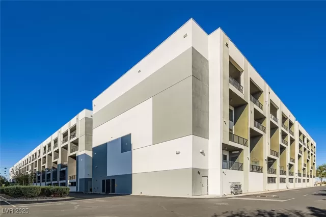 MLS: 2719523 Condo For Sale