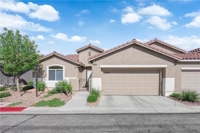 MLS: 2719533 Condo For Sale