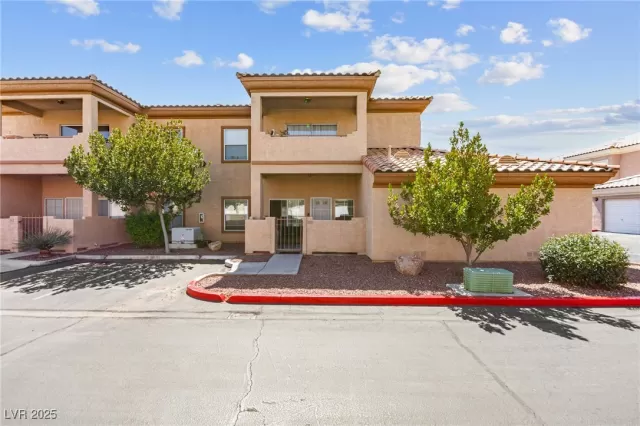 MLS: 2719572 Condo For Sale