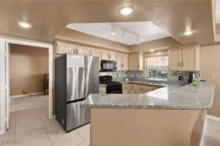 Photo #2: 2719572 Listing