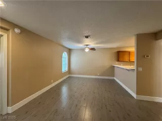 Photo #5: 2719580 Listing 