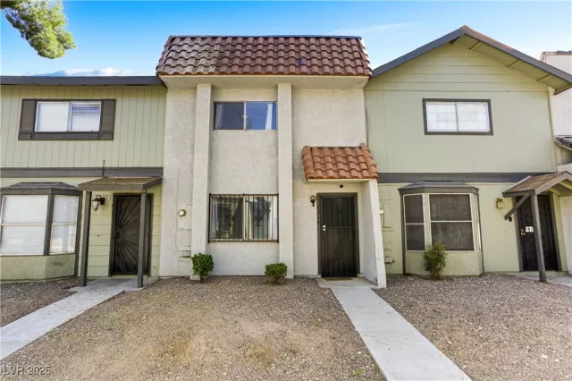 MLS: 2719590 Condo For Sale