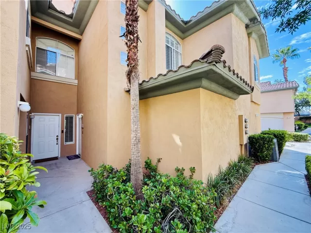 MLS: 2719636 Condo For Sale