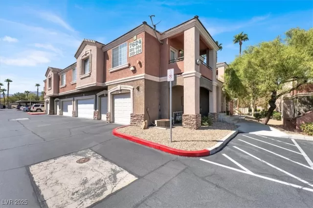 MLS: 2719672 Condo For Sale