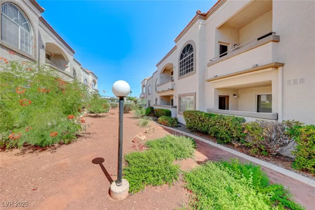 MLS: 2719737 Condo For Sale