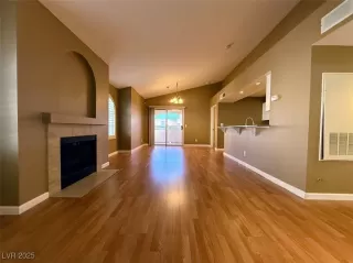 Photo #3: 2719744 Listing