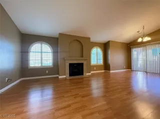 Photo #4: 2719744 Listing