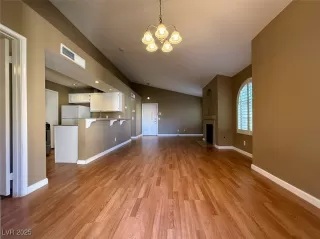 Photo #5: 2719744 Listing