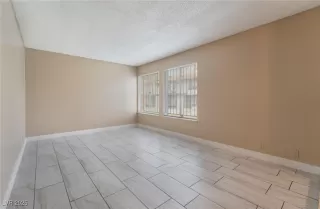 Photo #4: 2719745 Listing