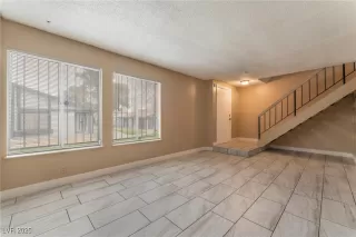 Photo #5: 2719745 Listing