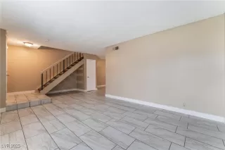 Photo #6: 2719745 Listing