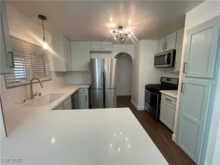 Photo #1: 2719766 Listing 