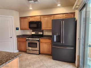 Photo #3: 2719805 Listing